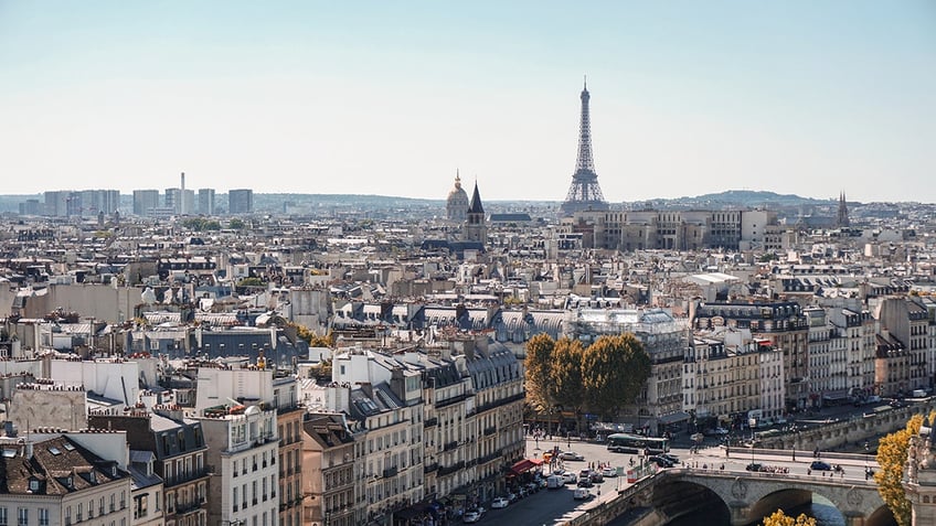 small plane makes emergency landing in suburban paris