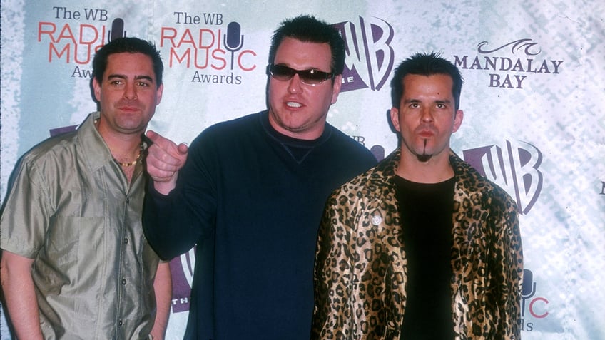 smash mouth singer steve harwell on deathbed and suffering from liver failure reports