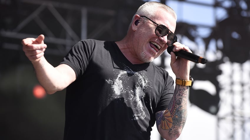 smash mouth singer steve harwell on deathbed and suffering from liver failure reports