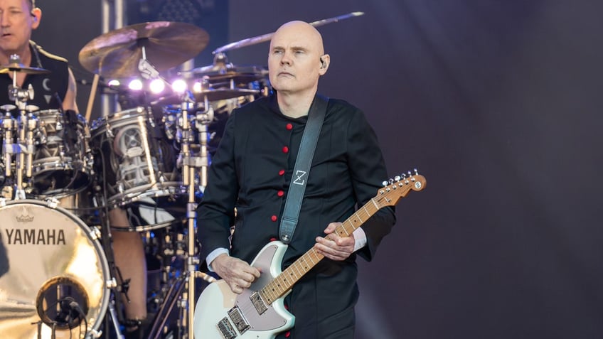 Bill Corgan sings onstage