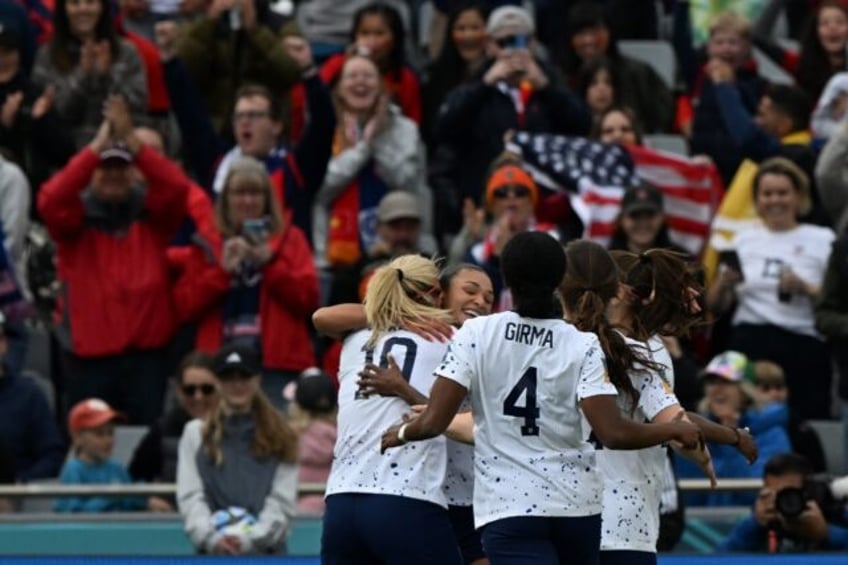 smith scores twice as holders usa ease to win in world cup opener