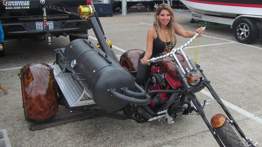 Motorcycle sidecar smoker