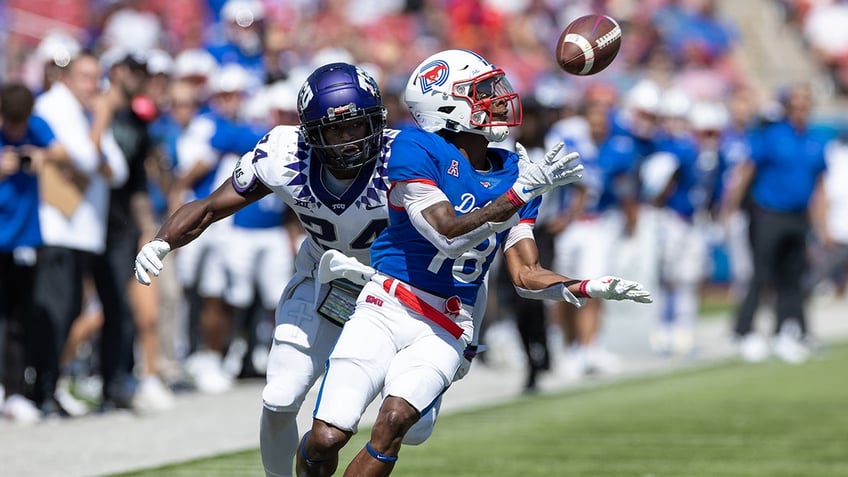 Teddy Knox makes a catch