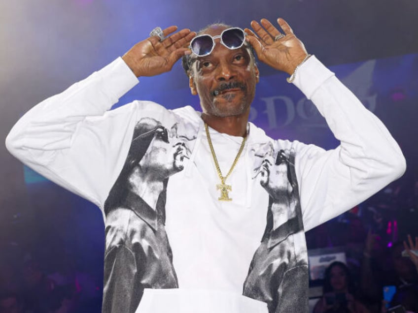 MIAMI, FLORIDA - AUGUST 12: Snoop Dogg performs at E11EVEN Miami on August 12, 2023 in Mia