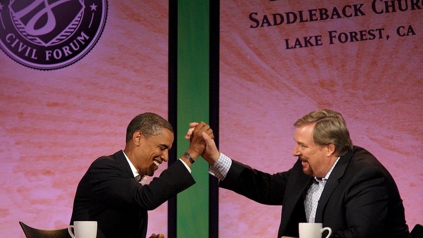 Pastor Rick Warren and President Barack Obama join hands