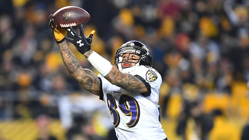 Steve Smith making catch