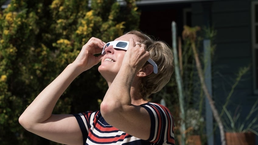 solar eclipse eye safety can staring at the sun cause blindness