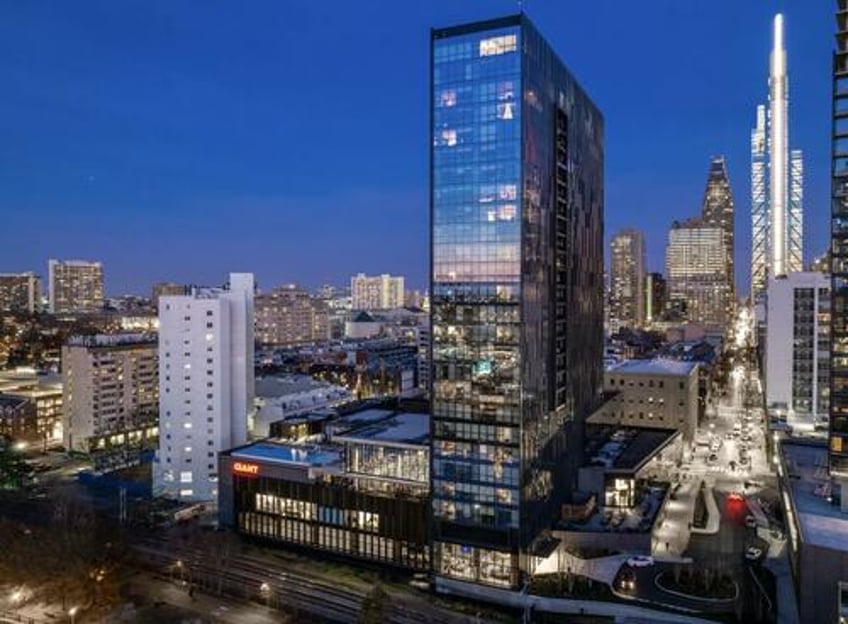 someones going to die windows keep randomly falling off new philadelphia high rise