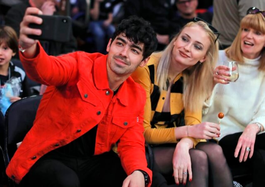 sophie turner sues to force estranged husband joe jonas to turn over childrens passports