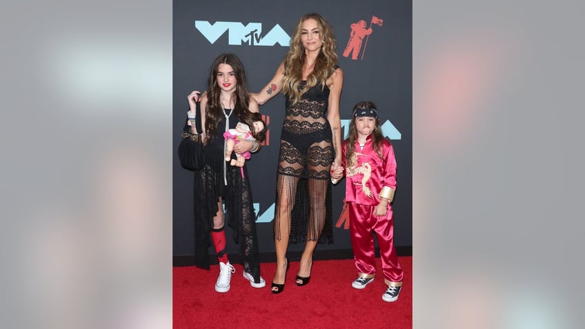 Drea de Matteo and two kids