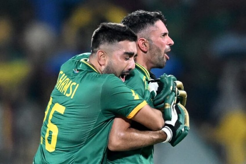 south africa break pakistan hearts with one wicket world cup win