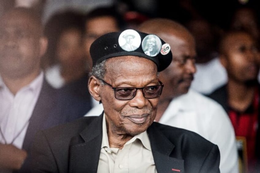 south africa holds state funeral for divisive zulu leader buthelezi