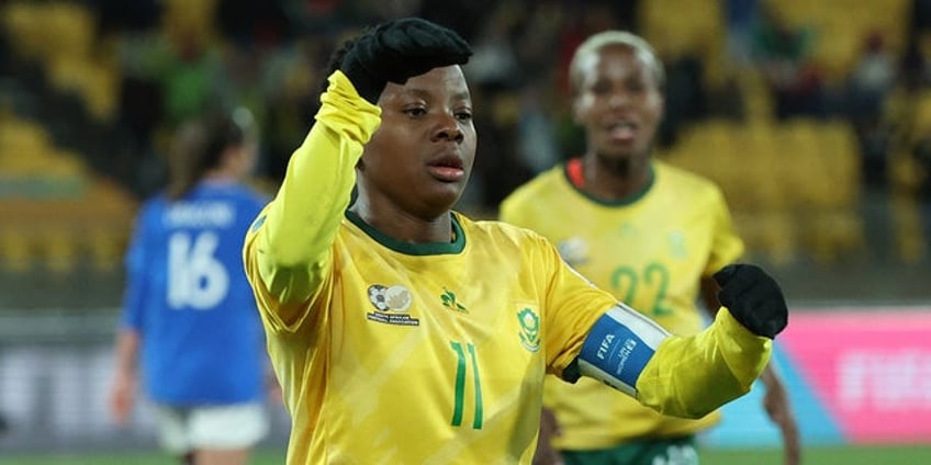 south africa shocks italy behind own goal late strike advances to womens world cup knockout stage