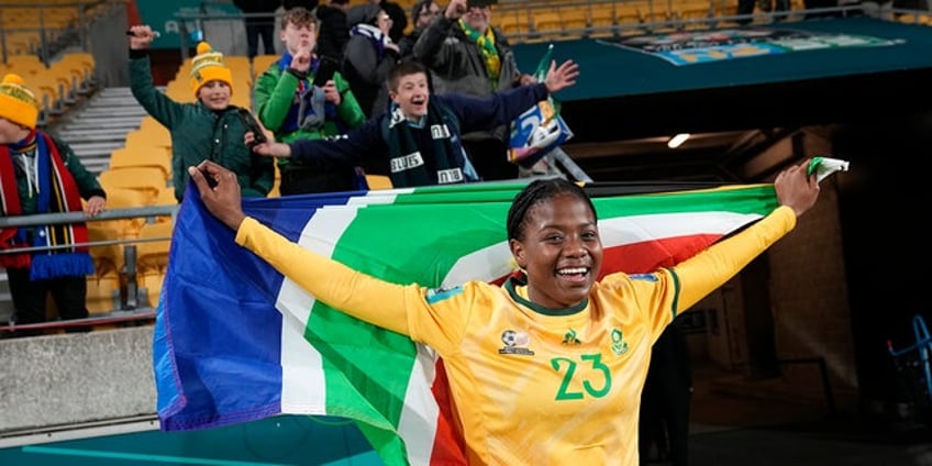 south africa shocks italy behind own goal late strike advances to womens world cup knockout stage