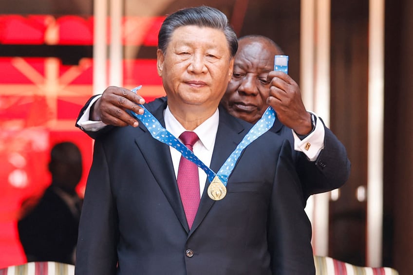 south africa welcomes xi jinping with highest honors for china led brics summit