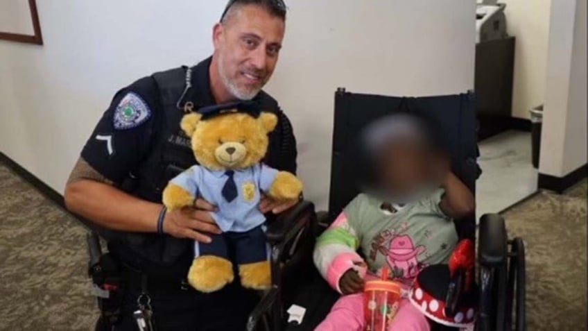 south carolina officers quick thinking saves life of toddler who fell out of moving car on interstate