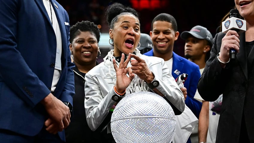 Dawn Staley points to the ring