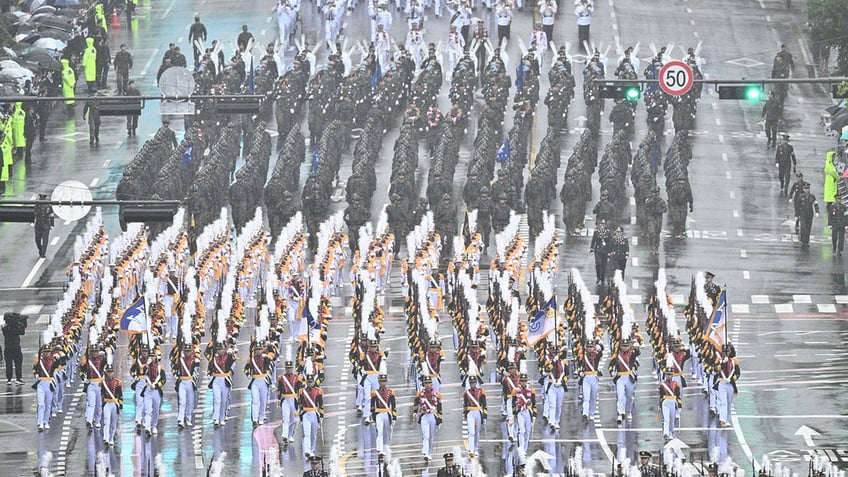 south korea flexes military muscle with parade issues dire warning about norths nuclear pursuit