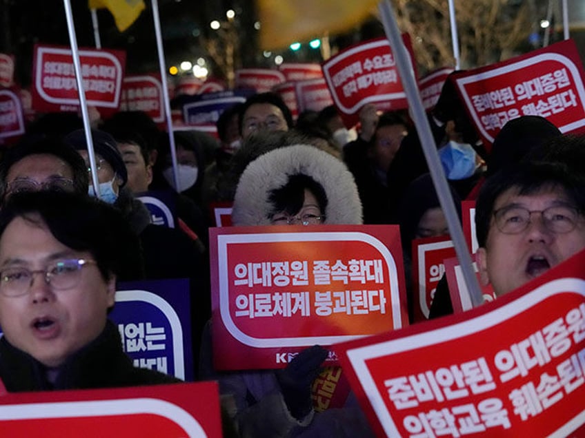 Doctors stage a rally against the government's medical policy near the presidential o