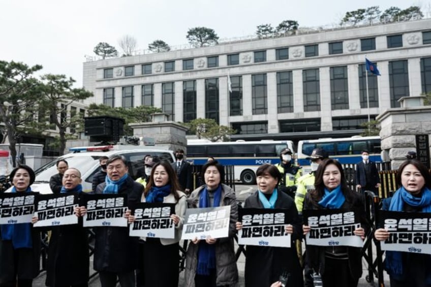 South Korean opposition lawmakers, including MP Back Hye-ryun (fourth from right), held a