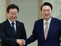 South Korean opposition leader pushes president to accept investigation of wife, top officials