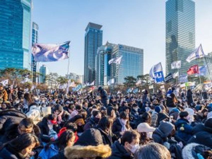South Korean President Yoon Suk Yeol's security chief resigns