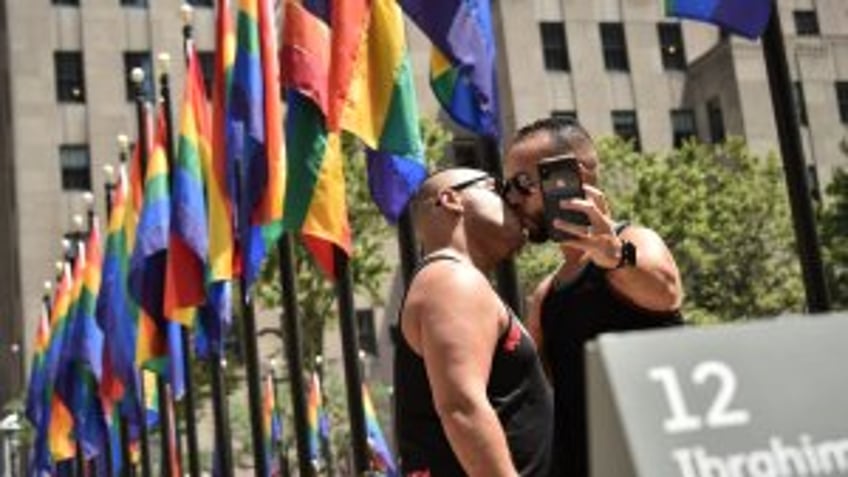 Southern Baptists endorse repeal of gay marriage