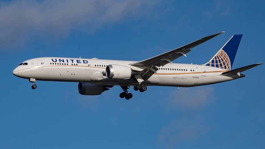 United Airlines plane