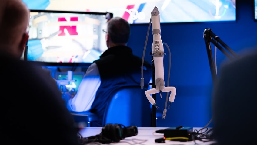 Surgical robotic assistance MIRA