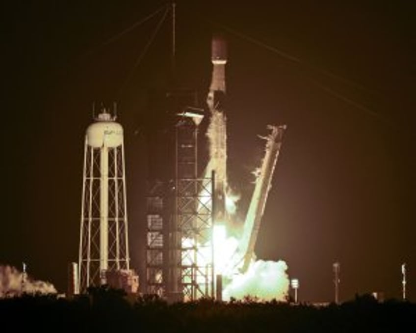 SpaceX deploys 23 Starlink satellites in first launch for new Falcon 9 booster