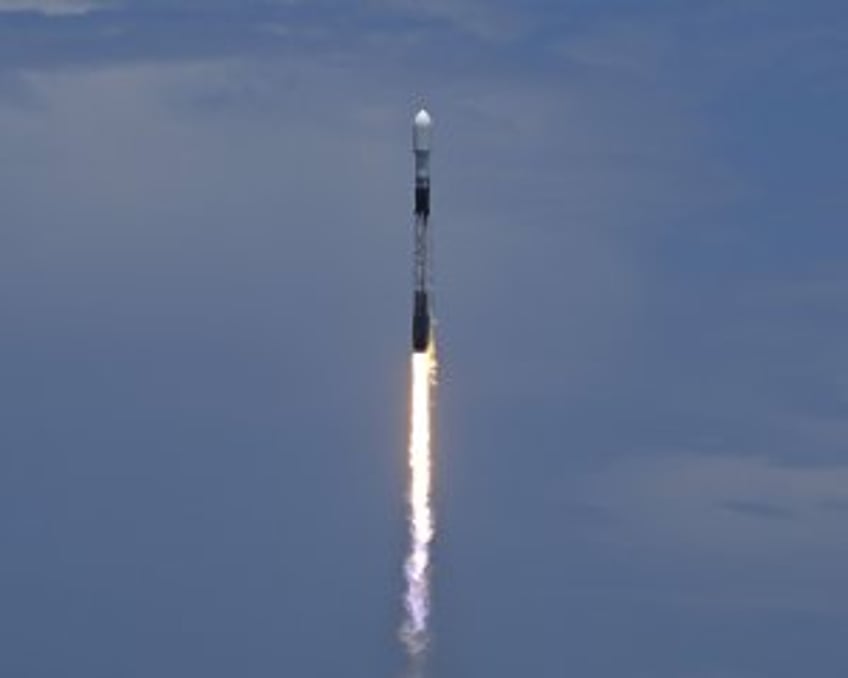 SpaceX deploys 27 Starlink satellites from the West Coast