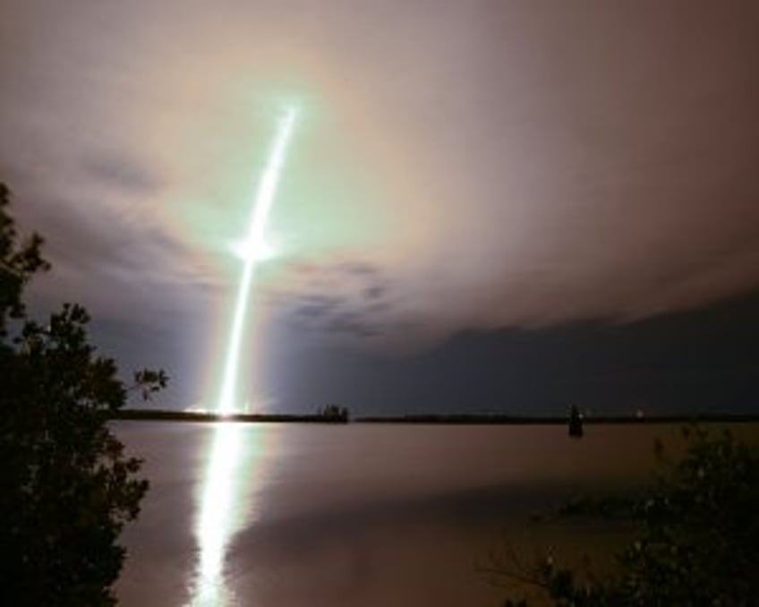 SpaceX launch sends 22 new Starlink satellites into low-Earth orbit