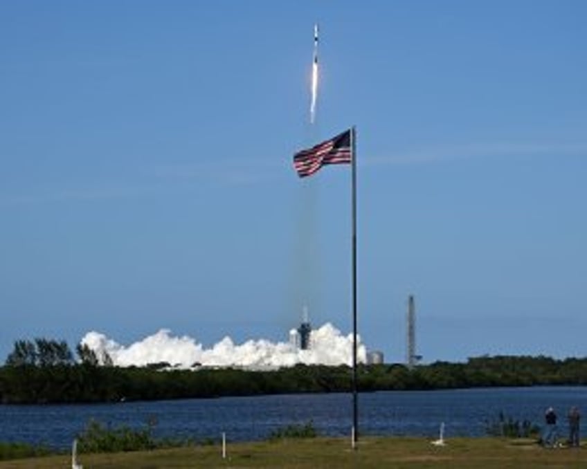 SpaceX launches Falcon 9, carrying 23 Starlink satellites from Florida