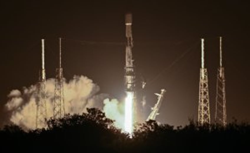 SpaceX launches next fleet of Starlink satellites