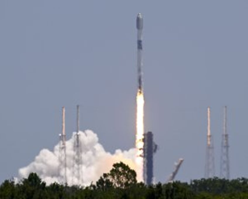 SpaceX launches Starlink satellites from Florida ahead of thunderstorm