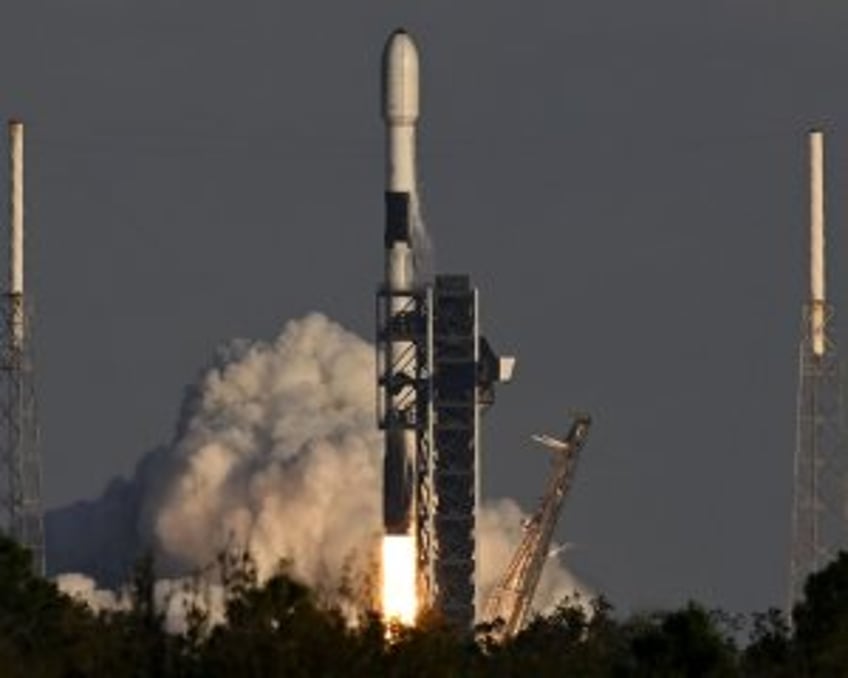 SpaceX sends 22 Starlink satellites into orbit in record-setting launch