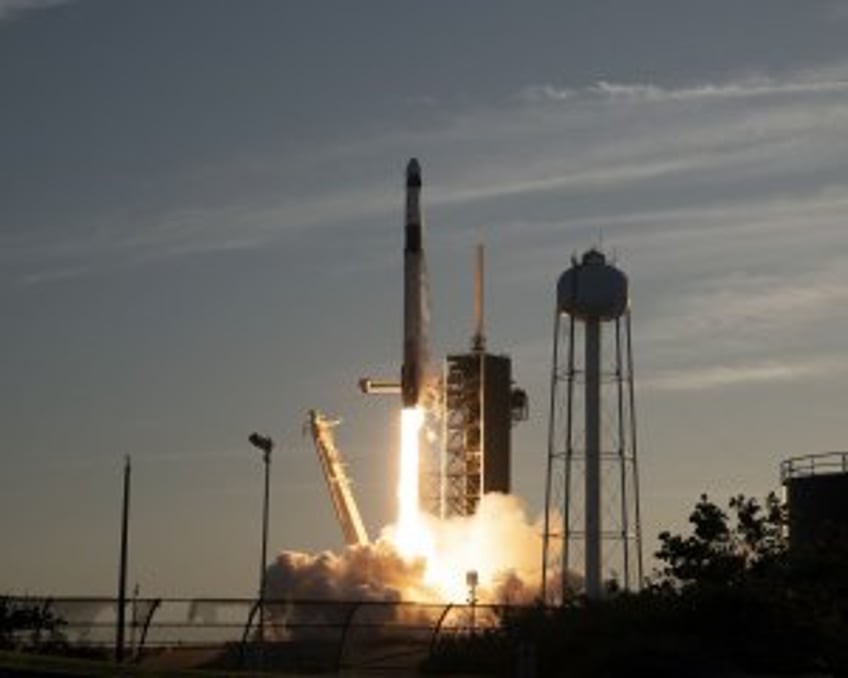 SpaceX sets rocket re-use record Friday with a nine-day turnaround