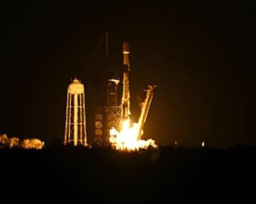 SpaceX to attempt landing booster off coast of Bahamas for first time