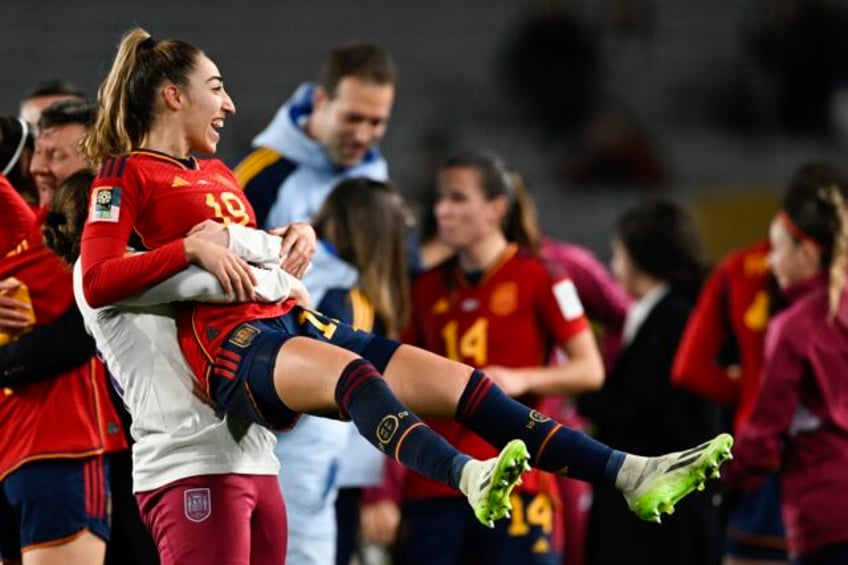 spain beats sweden 2 1 with last minute goal and advances to its first womens world cup final