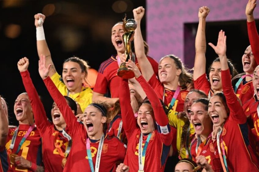 spain womens league players call off strike after pay deal