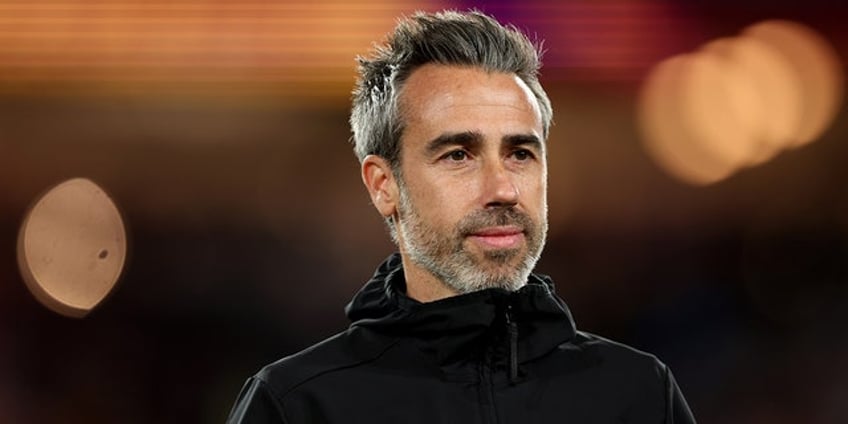 spains head coach jorge vilda under scrutiny after video surfaces of him touching female staffers breast