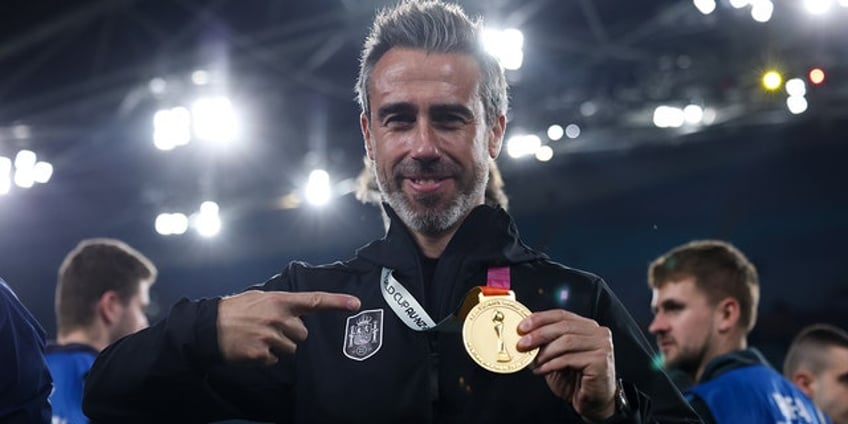 spains head coach jorge vilda under scrutiny after video surfaces of him touching female staffers breast