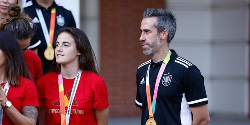 spains head coach jorge vilda under scrutiny after video surfaces of him touching female staffers breast