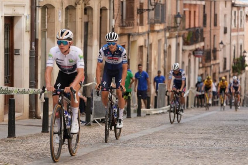 spains herrada snatches vuelta stage 11 victory