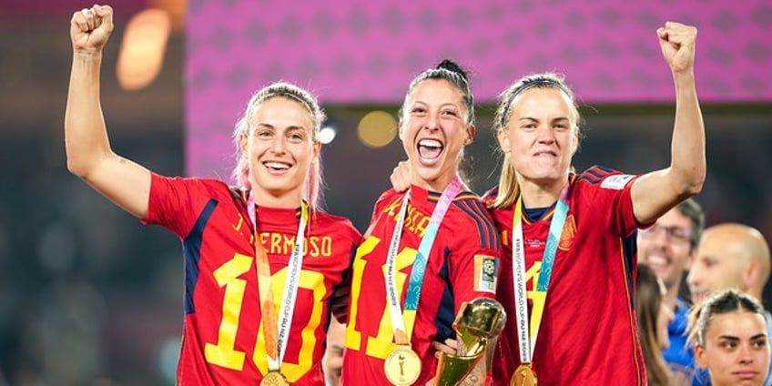 spanish fa presidents kiss on jennifer hermoso after womens world cup victory sparks controversy