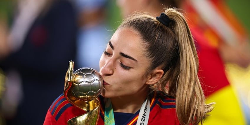 spanish soccer hero olga carmona learns of fathers death after decisive womens world cup final goal