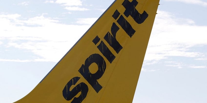 spirit airlines agrees to 825m settlement in class action lawsuit over surprise bag fees