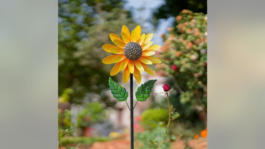 spruce up your garden with these 10 garden decorations