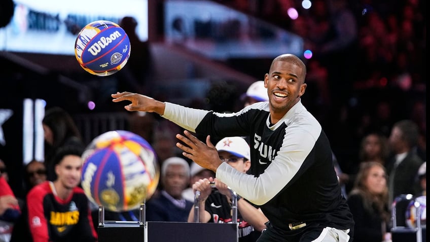 Chris Paul competes in the skills challenge