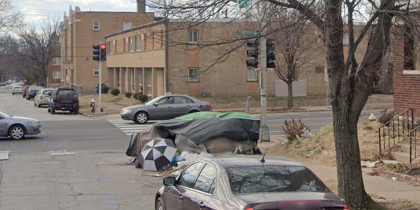 st louis residents sound off on sidewalk squatters who have lived on streets more than a decade